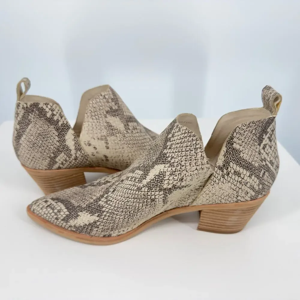Dolce Vita Sonni Leather Whte/Black Snake Print Pointy Toe Ankle Bootie US 9